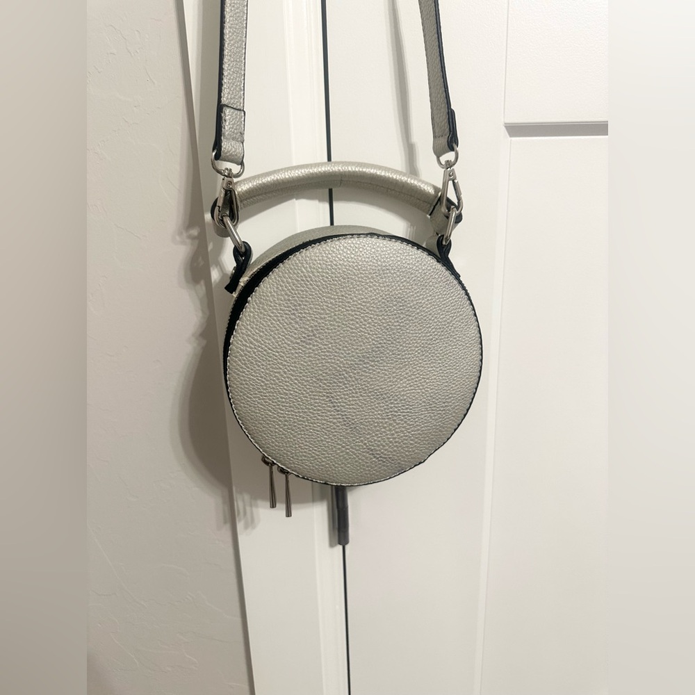 Topshop Round Sliver Crossbody Bag - Picture 6 of 13